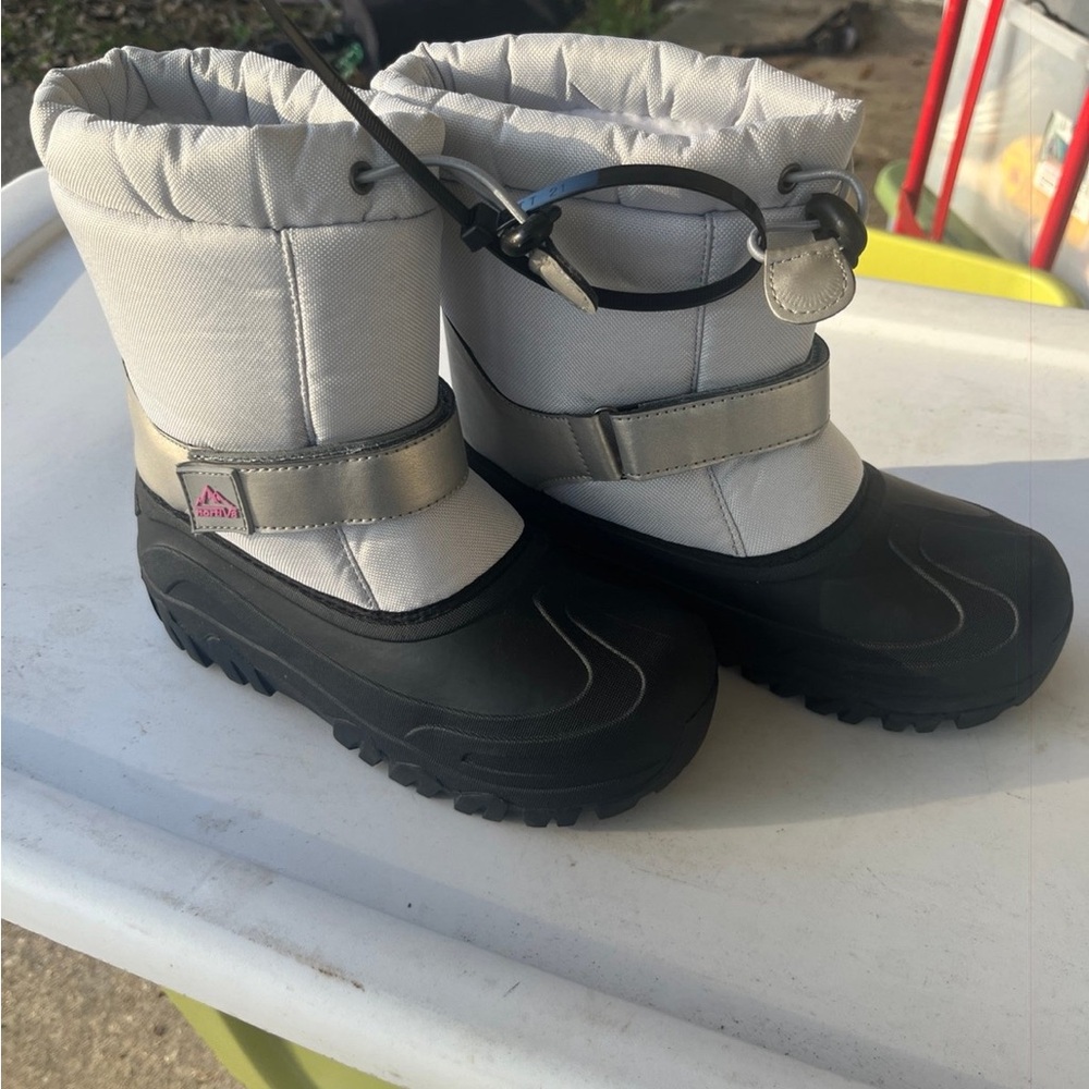 Snow bootss